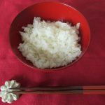 今年は、ちょっと遅れて「新米」到来。白い米の姿をしばし眺め…。そしたら腹が減ったので炊いて食す(*’▽’)／旧暦10/28・戊寅