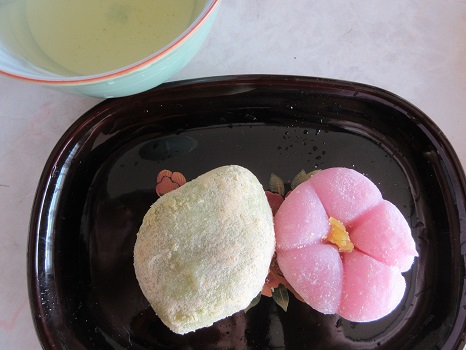 鶯餅と梅の和菓子